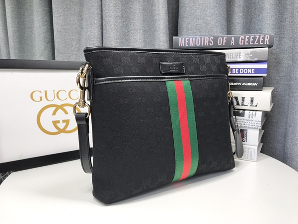 激安グッチバッグコピー背面デザイン